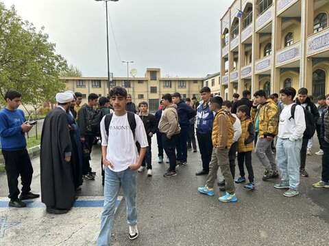 تصاویر/ بازدید دانش آموزان مدرسه امیر کبیر شهرستان نقده از مدرسه علمیه این شهرستان
