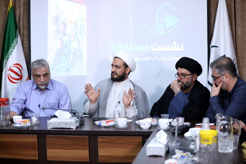 تصاویر/ نشست صمیمی مرکز رسانه و فضای مجازی حوزه با عوامل سریال مرهم