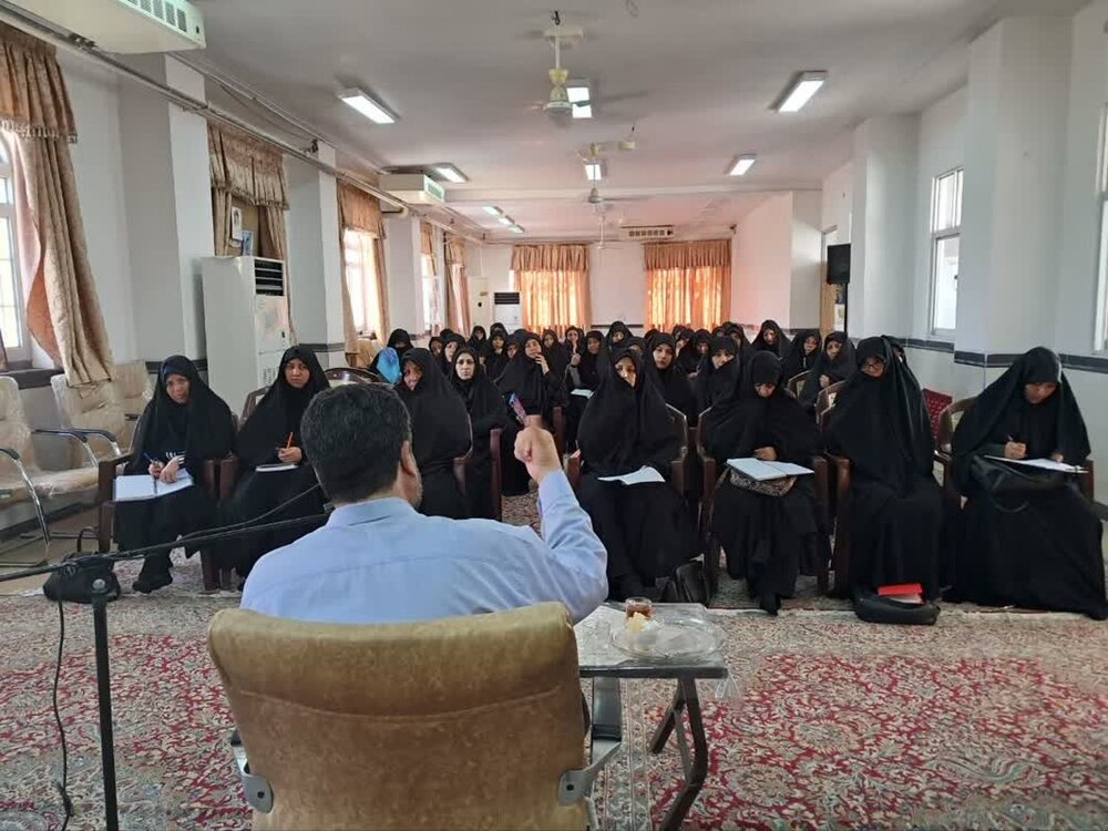 برگزاری کارگاه تربیت کنشگر عفاف و حجاب در مرکز تخصصی الزهرا(س) اهواز+ تصاویر