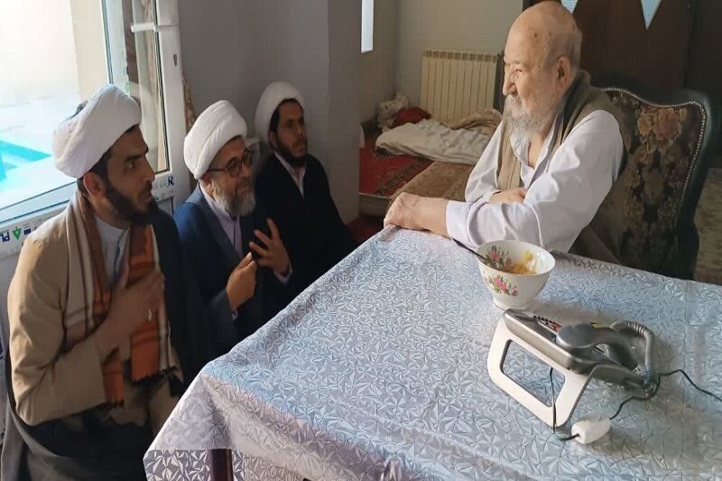 دیدار مبلغان اعزامی از قم با امام جمعه سابق کنگاور + عکس