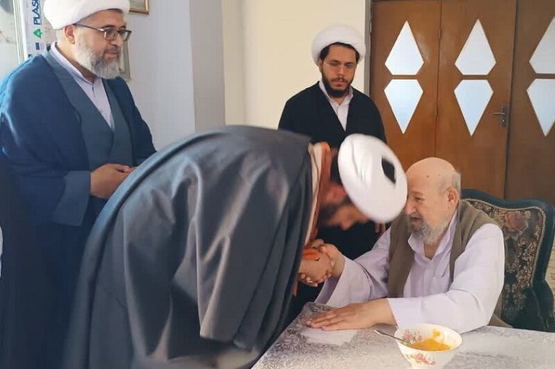 دیدار مبلغان اعزامی از قم با امام جمعه سابق کنگاور + عکس