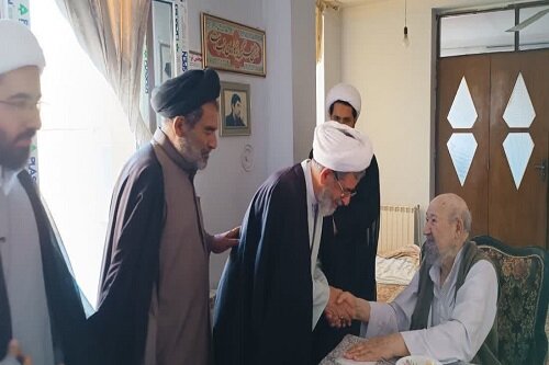 دیدار مبلغان اعزامی از قم با امام جمعه سابق کنگاور + عکس