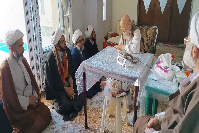 دیدار مبلغان اعزامی از قم با امام جمعه سابق کنگاور + عکس