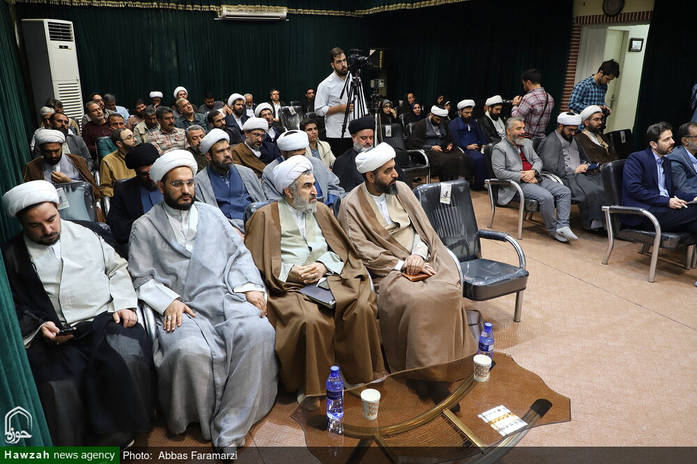 पिछले सौ वर्षों में, हौज़ा ए क़ुम ने वैश्विक मंच पर महत्वपूर्ण प्रभाव डाला है: हुज्जतुल इस्लाम रुस्तमी