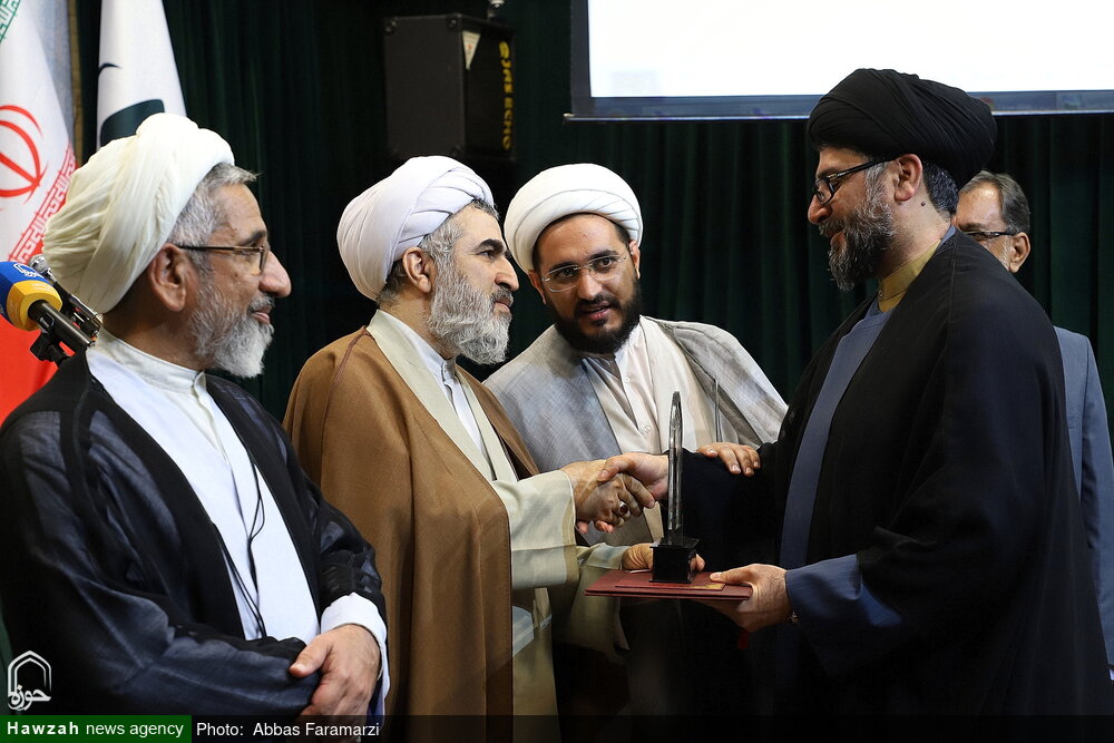 पिछले सौ वर्षों में, हौज़ा ए क़ुम ने वैश्विक मंच पर महत्वपूर्ण प्रभाव डाला है: हुज्जतुल इस्लाम रुस्तमी