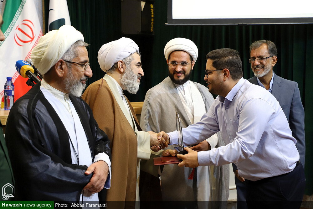 पिछले सौ वर्षों में, हौज़ा ए क़ुम ने वैश्विक मंच पर महत्वपूर्ण प्रभाव डाला है: हुज्जतुल इस्लाम रुस्तमी