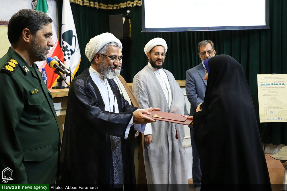 تبلیغ به زبان روز فرصتی است که حوزههای علمیه نباید از دست بدهند