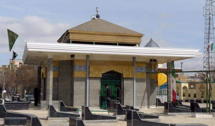 ۱۹ کیلومتر پیاده‌روی برای زیارت مزار یک عالم!