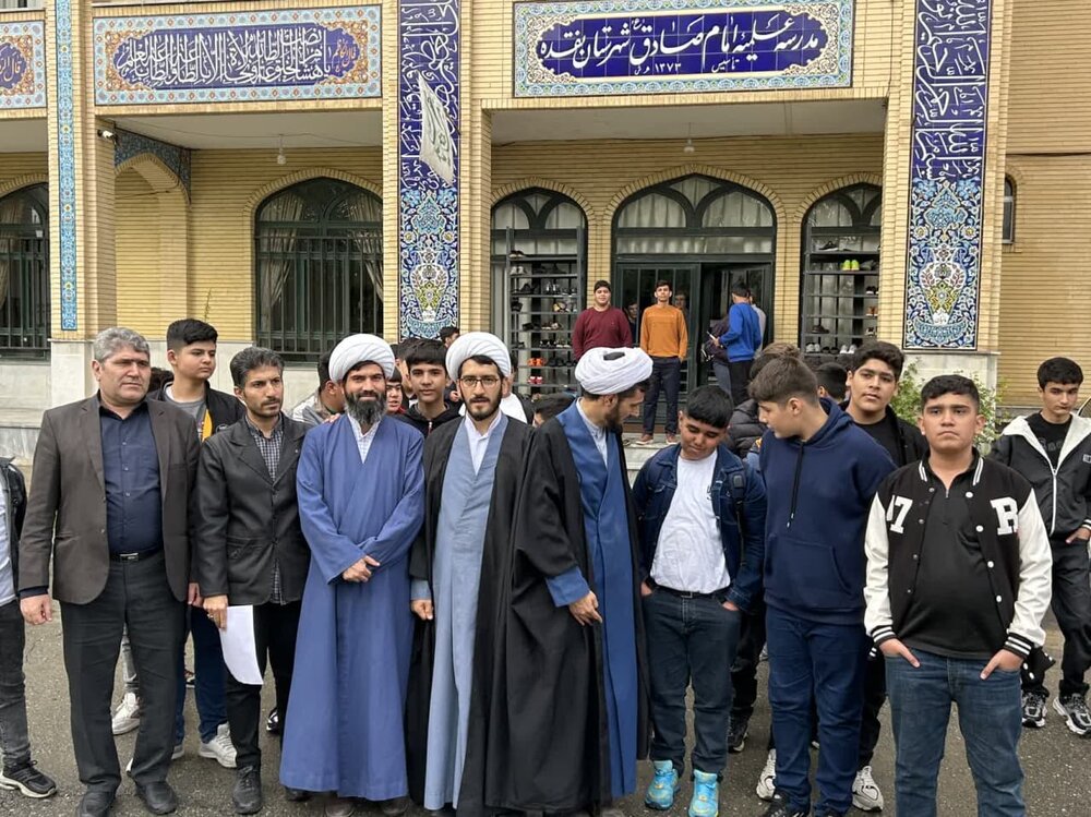 تصاویر/ بازدید دانش آموزان مدرسه امیر کبیر شهرستان نقده از مدرسه علمیه این شهرستان