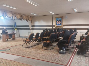 هر فرد انقلابی باید بلندگوی انقلاب باشد