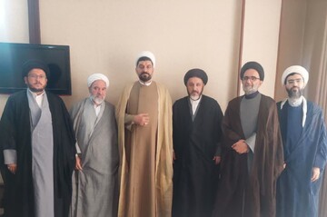 نشست مشترک هیئت رئیسه مجمع نمایندگان طلاب با مشاور و نماینده دکتر قالیباف در امور روحانیت