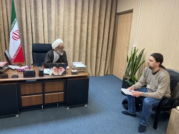 تشرف گردشگر جوان اهل کشور لهستان به دین اسلام در شهر سیرجان