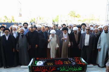 تصاویر / مراسم تشییع پیکر مرحوم حجت الاسلام والمسلمین عالمی