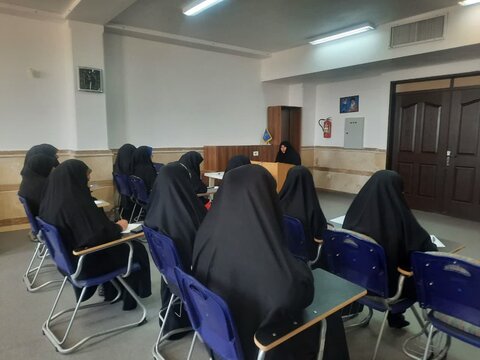 بازدید از مدرسه علمیه امام خمینی(ره) آشتیان توسط مدیر حوزه علمیه خواهران استان مرکزی