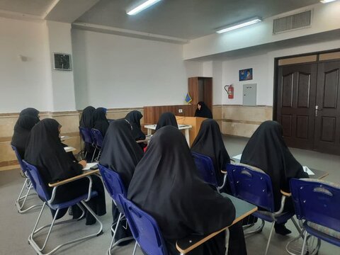 بازدید از مدرسه علمیه امام خمینی(ره) آشتیان توسط مدیر حوزه علمیه خواهران استان مرکزی