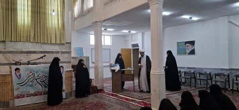 تصاویر/مرحله مدرسه ای هفدهمین جشنواره فراخوان بانوی کرامت و رشد گروهی دهم در مدرسه علمیه الزهرا (س) اراک