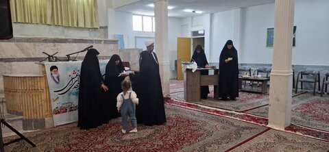 تصاویر/مرحله مدرسه ای هفدهمین جشنواره فراخوان بانوی کرامت و رشد گروهی دهم در مدرسه علمیه الزهرا (س) اراک