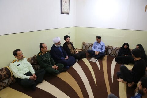 تصاویر/ دیدار مسئولان شهرستان دشتی با خانواده شهدا