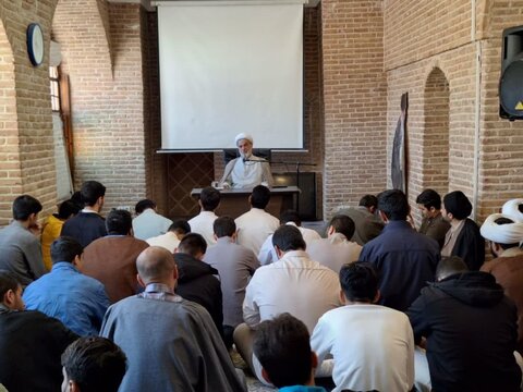 حضور استاد اخلاق حوزه در مدرسه علمیه صالحیه قزوین