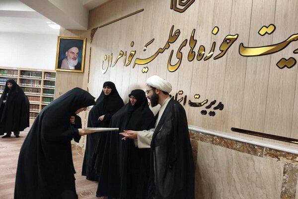 بانوان مبلّغ آموزههای قرآن را محور اصلی تبلیغ قرار دهند+ عکس