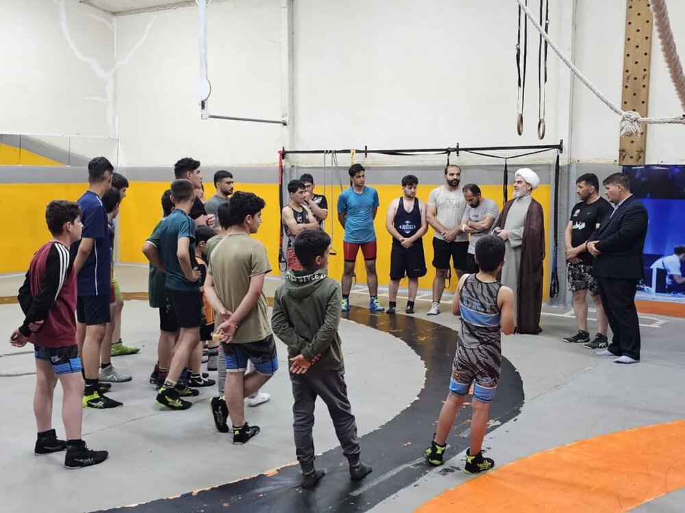 بازدید امام جمعه بویین زهرا از چند باشگاه ورزشی