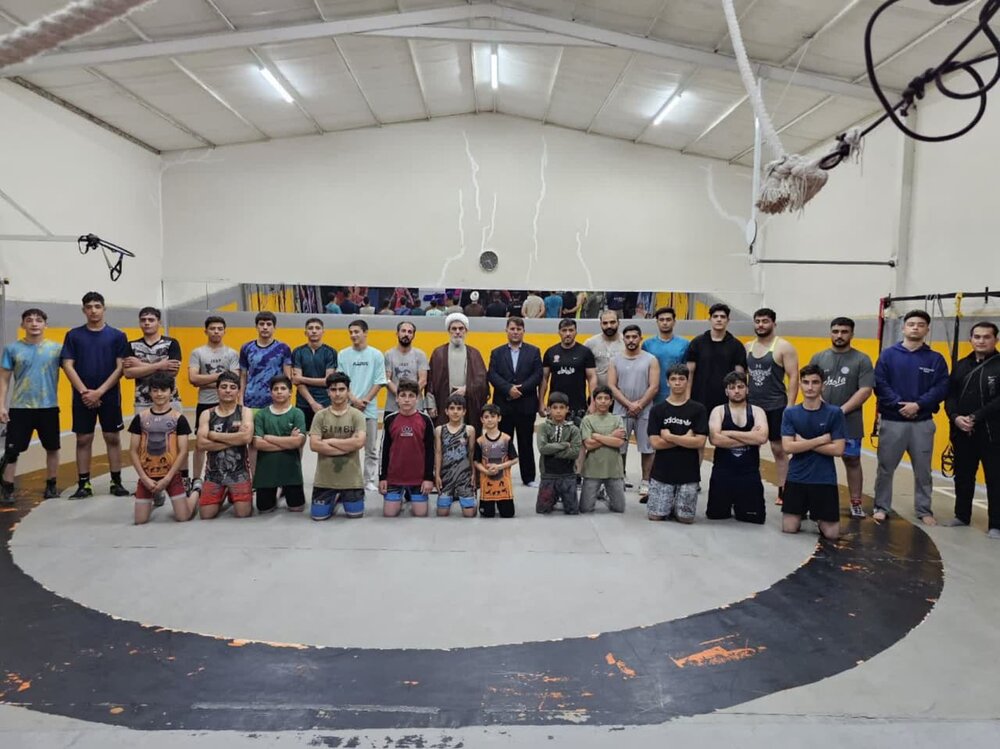 بازدید امام جمعه بویین زهرا از چند باشگاه ورزشی