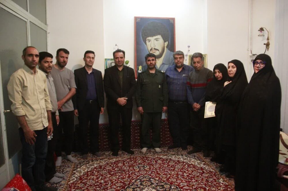 تجلیل از خانواده شهید ورزشکار رضا هادی‌زاده+تصاویر