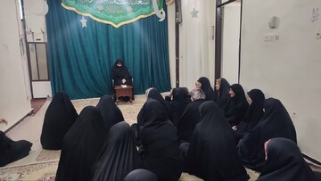 طلاب و اساتید حوزه علمیه خواهران در مقابل تهدیدهای دشمنان خود را قوی کنند