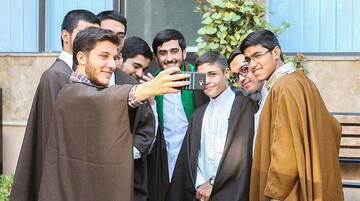 به شما طلاب جوان امید دارم