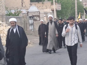 تصاویر/ پیاده‌روی طلاب حوزه علمیه تهران به اردهال در شب شهادت امام صادق(ع)