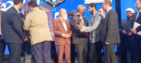 تصاویر/ رونمایی از کتاب بررسی بیانات ، رهنمودها و مطالعات در خصوص شوراها