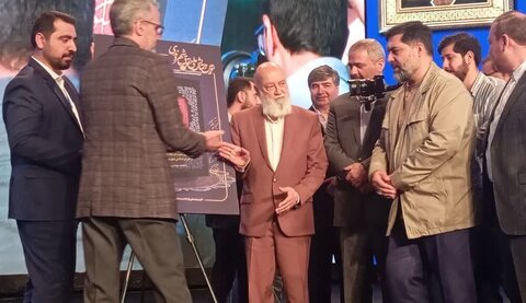 تصاویر/ رونمایی از کتاب بررسی بیانات ، رهنمودها و مطالعات در خصوص شوراها