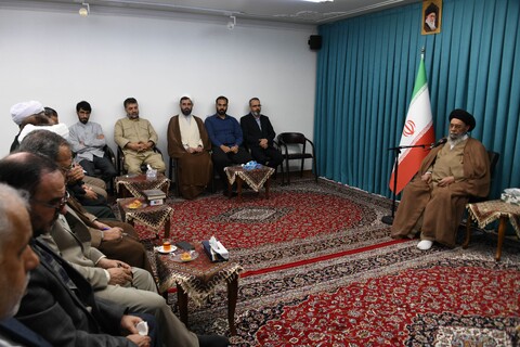 تصاویر| دیدار مسئول ستاد احیاء  و مجمع رهروان امر به معروف و نهی از منکر استان اصفهان با امام جمعه