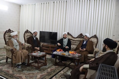 تصاویر | دیدار نماینده ولی فقیه در زنجان با تعدادی از علمای استان در استان قم