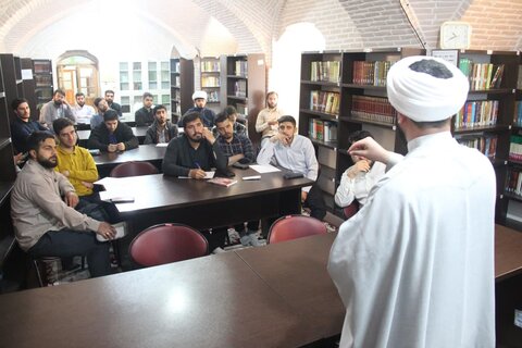 تصاویر / نست بیانیه گام دوم انقلاب اسلامی در مدرسه علمیه سردارین قزوین