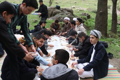 تصاویر/ اردوی یک روزه اساتید و طلاب مدرسه علمیه امام خامنه ای ارومیه