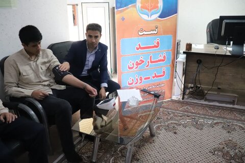 تصاویر/ انجام معاینات پزشکی  در مدرسه علمیه امام خامنه ای ارومیه