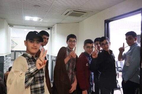 تصاویر/ انجام معاینات پزشکی  در مدرسه علمیه امام خامنه ای ارومیه