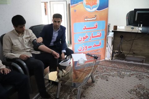 تصاویر/ انجام معاینات پزشکی  در مدرسه علمیه امام خامنه ای ارومیه