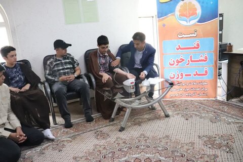 تصاویر/ انجام معاینات پزشکی  در مدرسه علمیه امام خامنه ای ارومیه