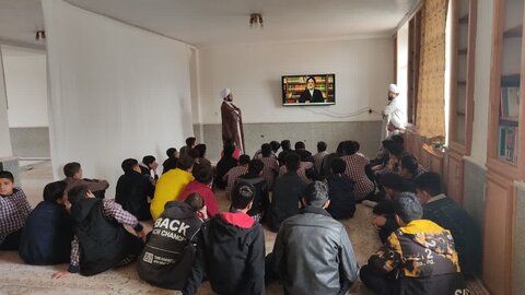 تصاویر/ بازید دانش آموزان مدرسه شاهد سلماس از مدرسه علمیه امام سلماس