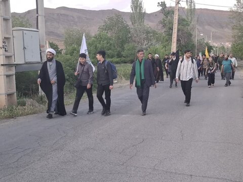 تصاویر/پیاده‌روی طلاب حوزه علمیه تهران به اردهال در شب شهادت امام صادق(ع)