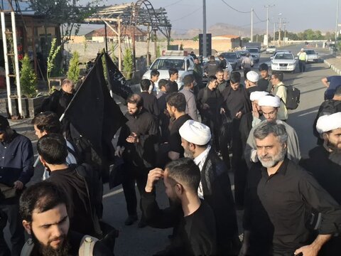 تصاویر/پیاده‌روی طلاب حوزه علمیه تهران به اردهال در شب شهادت امام صادق(ع)