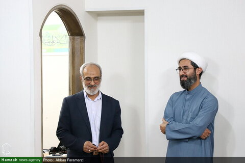 آية الله ملكوتي يزور وكالة أنباء الحوزة