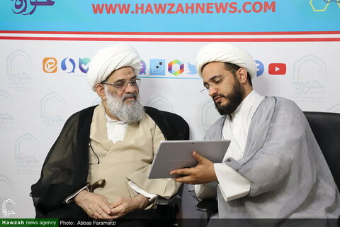 آية الله ملكوتي يزور وكالة أنباء الحوزة