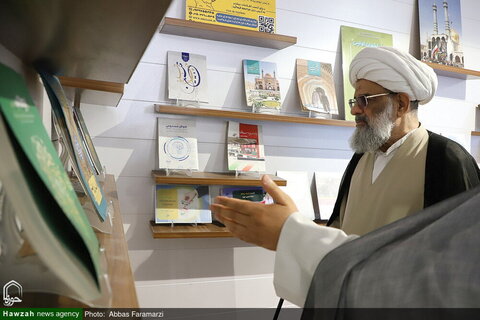 آية الله ملكوتي يزور وكالة أنباء الحوزة