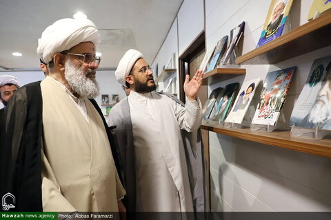 آية الله ملكوتي يزور وكالة أنباء الحوزة