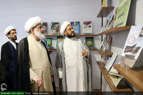 آية الله ملكوتي يزور وكالة أنباء الحوزة