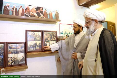 آية الله ملكوتي يزور وكالة أنباء الحوزة