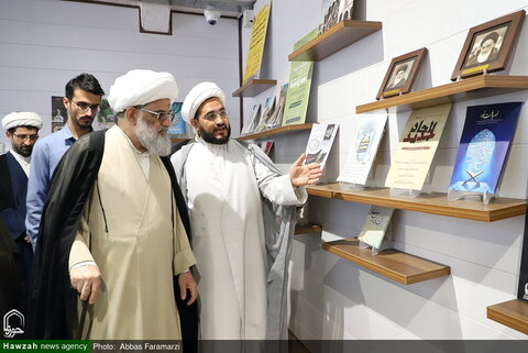 آية الله ملكوتي يزور وكالة أنباء الحوزة